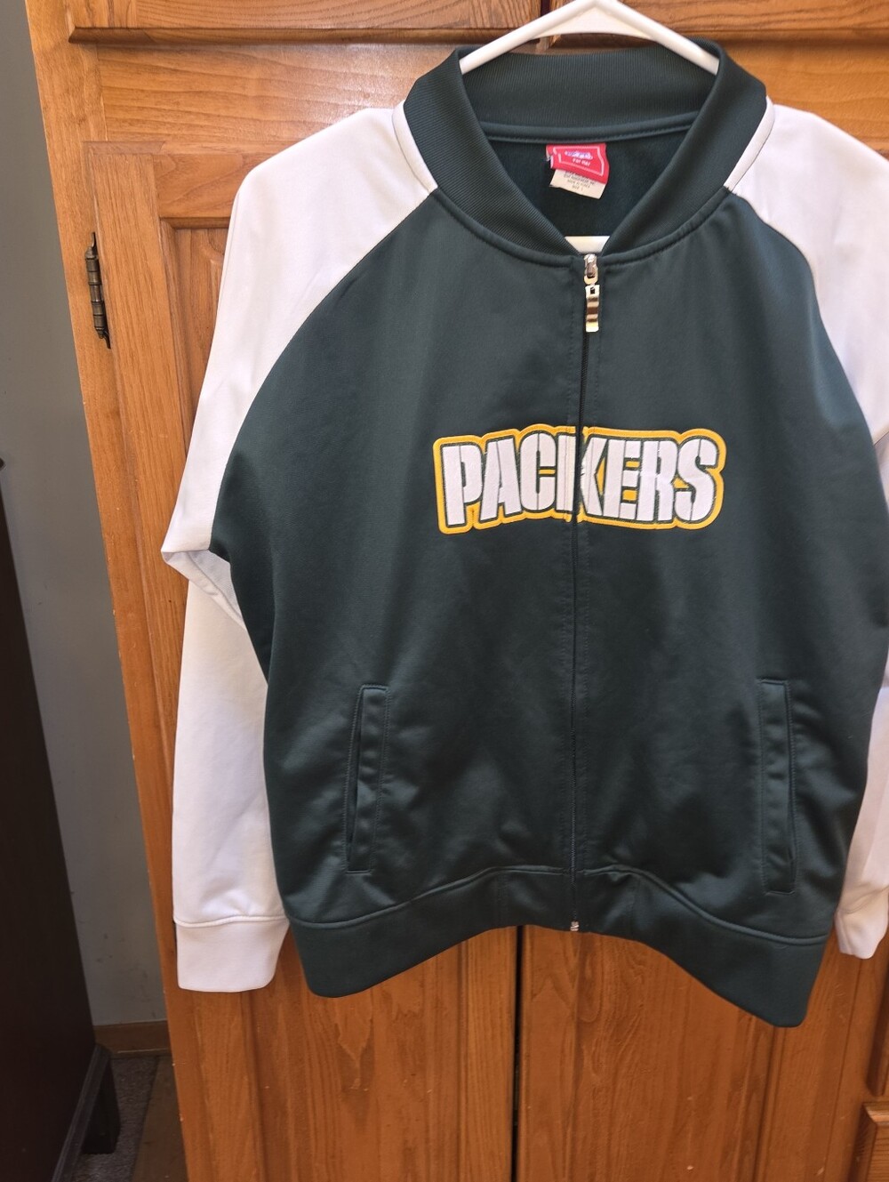 Green Bay Packers women's size Large zip up sweatshirt